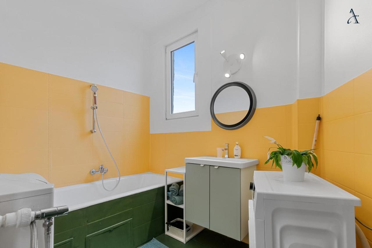 11 Apartments Bucureşti Ngoại thất bức ảnh